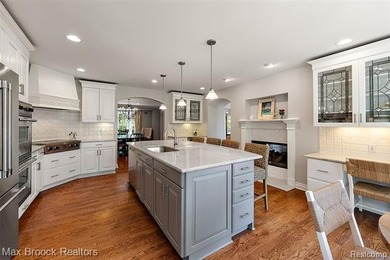 Absolutely stunning waterfront home on Upper Straits Lake - photo 13