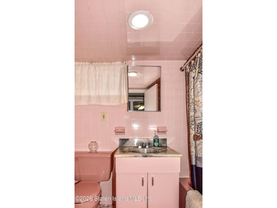 WELCOME TO 592 OAKLAND AVENUE . THIS BEAUTIFUL 3 BEDROOM - photo 14