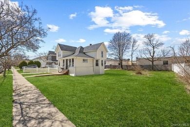 Move-in ready home on a quiet Freeport block! Features bright - photo 17