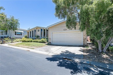 Updated & Move-In Ready! This beautifully maintained 2-bedroom - photo 3