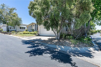 Updated & Move-In Ready! This beautifully maintained 2-bedroom - photo 4