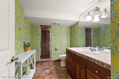 Absolutely stunning waterfront home on Upper Straits Lake - photo 38