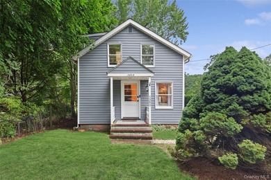Sag Harbor Village Opportunity: 3 BR, 3 BA, 0.6 Acres. Uncover - photo 1