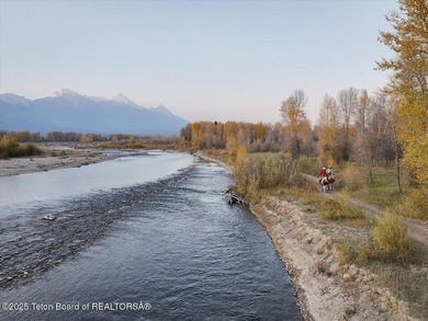 Set beneath the dramatic peaks of the Teton Range, the Antelope - photo 11