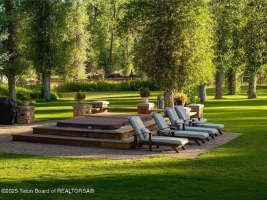 Set beneath the dramatic peaks of the Teton Range, the Antelope - photo 15
