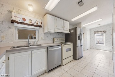 A true 3 bedroom! Over 1100 sqft of living and built in 2000 - photo 8