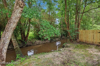 Beautiful Family home located on a quiet cul de sac in Bayou - photo 31