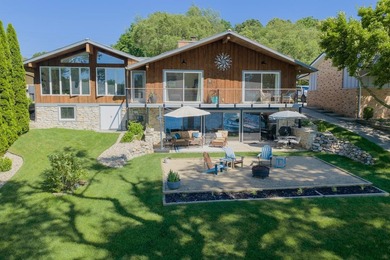 Thoroughly remodeled, redesigned 2-BD, 2-BA, 2,581-sq-ft - photo 1