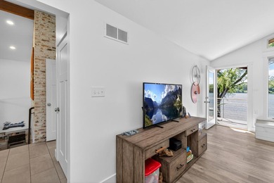 Thoroughly remodeled, redesigned 2-BD, 2-BA, 2,581-sq-ft - photo 10