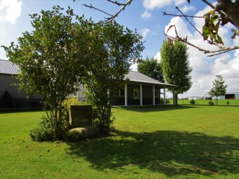 (private lake, pond, creek) Home For Sale in Carmi Illinois