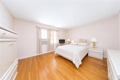 Welcome to 176 Tysens Lane, a beautifully maintained corner - photo 12