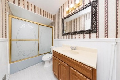 Welcome to 176 Tysens Lane, a beautifully maintained corner - photo 13