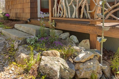 Nestled at the end of a quiet cul-de-sac in Sapphire Valley - photo 13