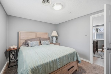 Welcome to this adorable Lakefront Bungalow, perfectly - photo 14
