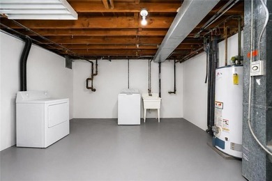 Welcome to 176 Tysens Lane, a beautifully maintained corner - photo 16