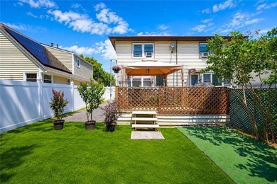 Welcome to 176 Tysens Lane, a beautifully maintained corner - photo 18