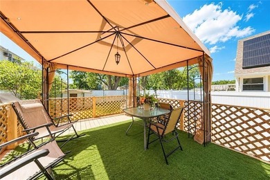 Welcome to 176 Tysens Lane, a beautifully maintained corner - photo 20