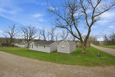 Welcome to this adorable Lakefront Bungalow, perfectly - photo 20