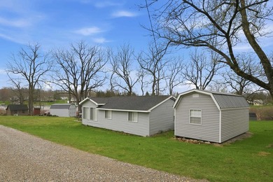 Welcome to this adorable Lakefront Bungalow, perfectly - photo 21