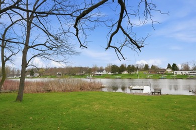 Welcome to this adorable Lakefront Bungalow, perfectly - photo 25
