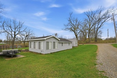 Welcome to this adorable Lakefront Bungalow, perfectly - photo 26