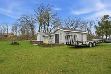 Welcome to this adorable Lakefront Bungalow, perfectly - photo 28