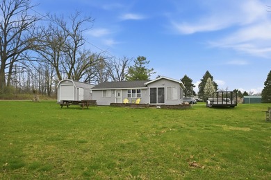Welcome to this adorable Lakefront Bungalow, perfectly - photo 29