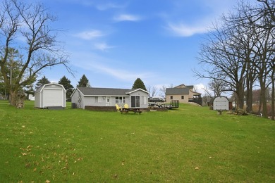Welcome to this adorable Lakefront Bungalow, perfectly - photo 31