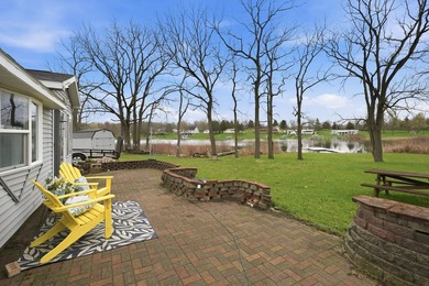 Welcome to this adorable Lakefront Bungalow, perfectly - photo 32