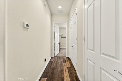 Welcome to this highly sought-after Emerald Model, ideally - photo 17