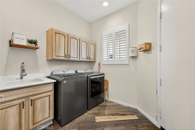 Welcome to this highly sought-after Emerald Model, ideally - photo 19