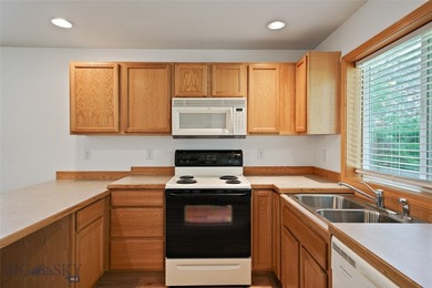 Welcome to 625 N 5th Ave Unit V! This refreshed, move-in ready - photo 12