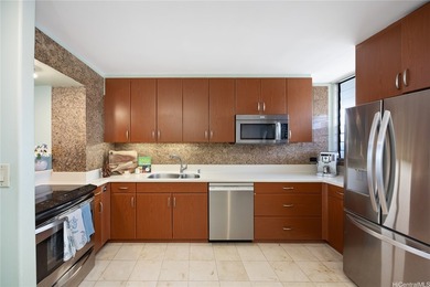 Rarely available high-floor split-level townhouse style living - photo 11