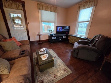 Come and see this wonderful and cozy home located in the