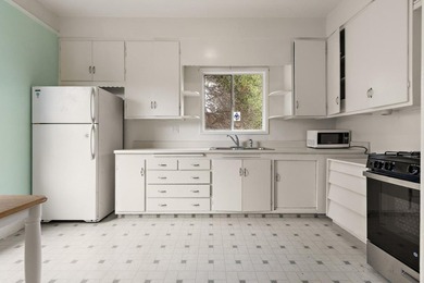 Opportunity knocks just blocks from UC Berkeley! This vacant - photo 13