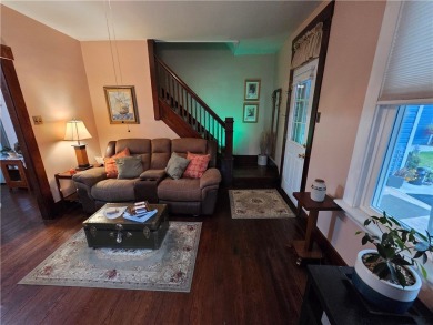 Come and see this wonderful and cozy home located in the