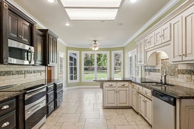 You must come see this beautiful home sitting on an acre lot in - photo 19