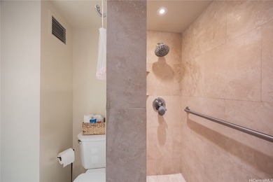 Rarely available high-floor split-level townhouse style living - photo 21
