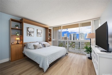 Rarely available high-floor split-level townhouse style living - photo 22