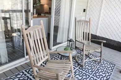 This move-in ready, turn-key studio condo is perfect for a - photo 3
