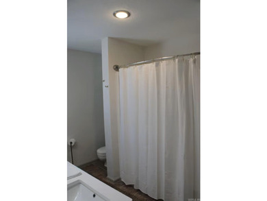 This move-in ready, turn-key studio condo is perfect for a - photo 4