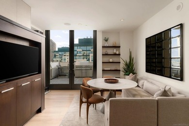 Welcome to Renaissance Penthouse Residence 2204, a recently - photo 38