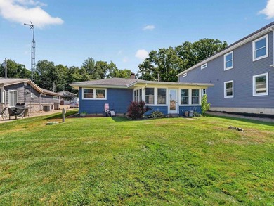 Charming Lakeside Retreat on Chapman Lake! Welcome to your cozy - photo 1