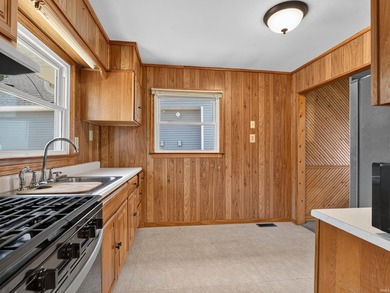 Charming Lakeside Retreat on Chapman Lake! Welcome to your cozy - photo 10