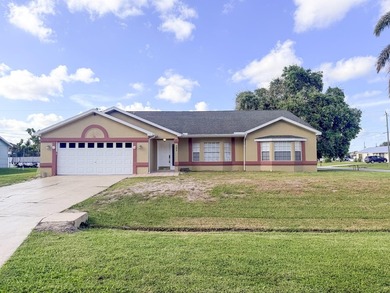 Beautiful and spacious 3 bedroom, 2 bath home with a 2 car - photo 2