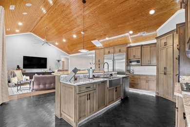 Stunning, custom-built home located on a double lot in a small - photo 13