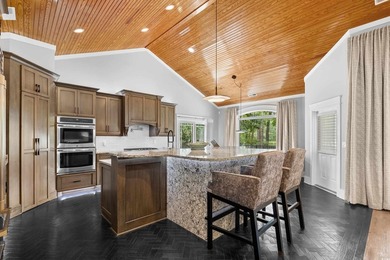 Stunning, custom-built home located on a double lot in a small - photo 15