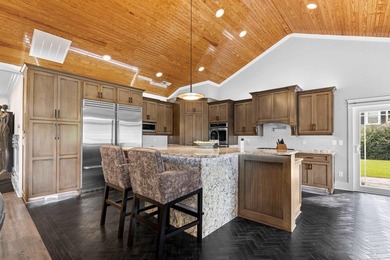 Stunning, custom-built home located on a double lot in a small - photo 16