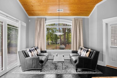 Stunning, custom-built home located on a double lot in a small - photo 18