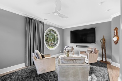 Stunning, custom-built home located on a double lot in a small - photo 21